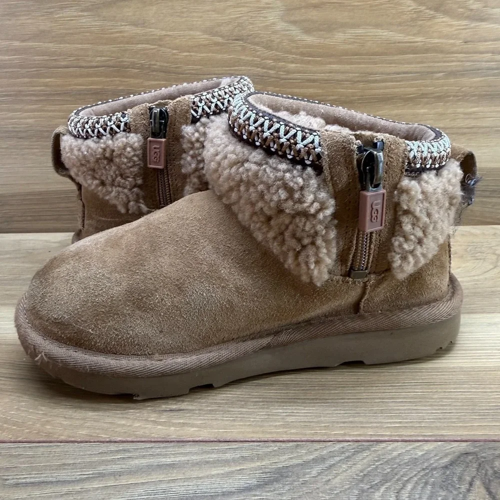 UGG Ultra Mini Maxi Curly Sherpa Boots Little Girls 12 Chestnut Suede Zip Cozy
